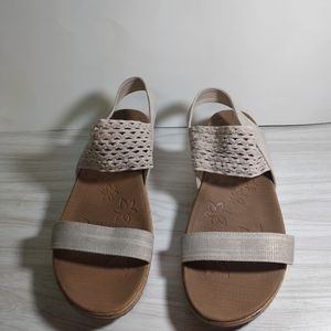 Sketchers Luxe Foam Cali brie sandal size 10 beige